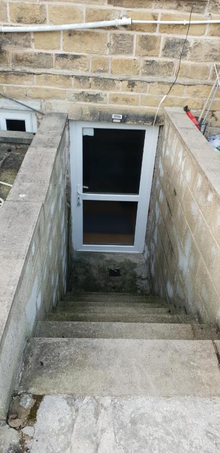 ハダーズフィールドPrivate Basement Studio Flat With Modern Featuresアパートメント エクステリア 写真